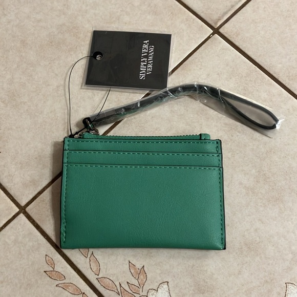 NWT Simply Vera Wang Green Wristlet - Picture 3 of 4